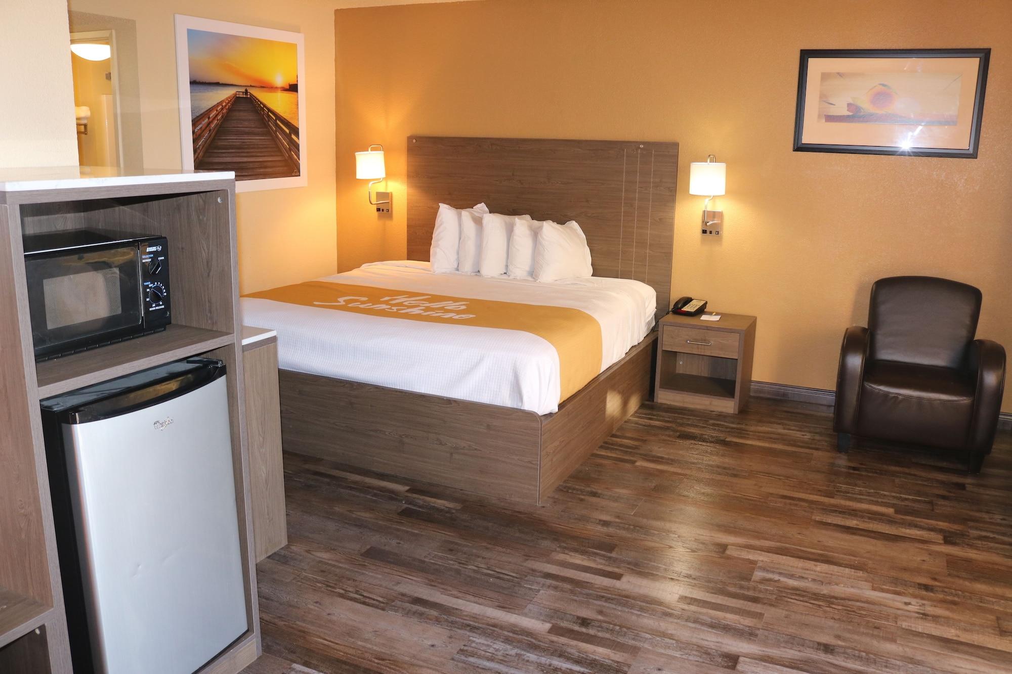 Days By Wyndham South Hotel